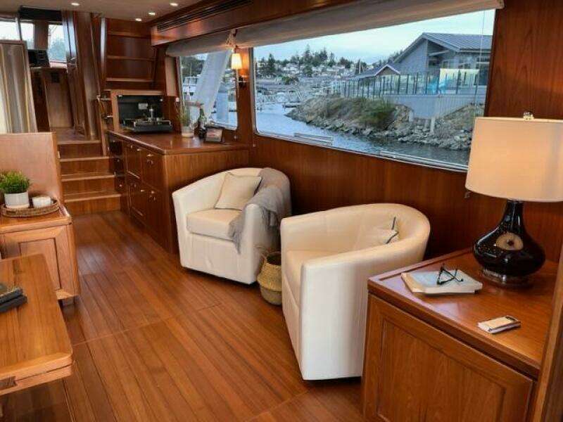 Salon Starboard