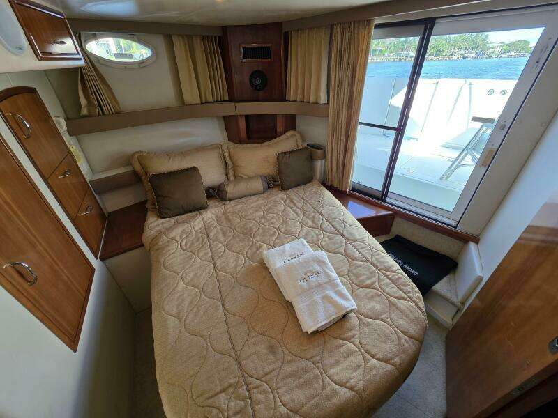 Aloha Spirit 41ft Carver Yacht For Sale