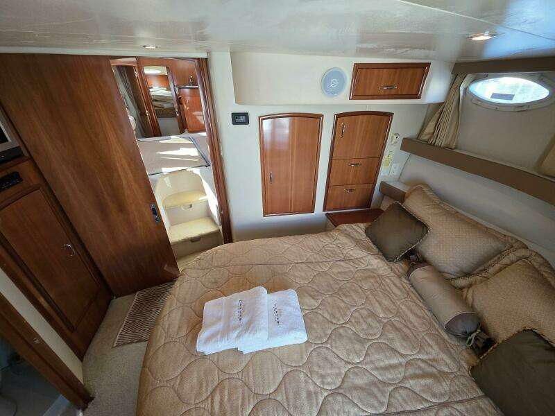 Aloha Spirit 41ft Carver Yacht For Sale