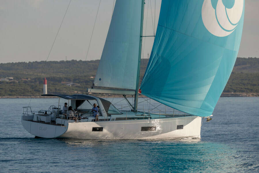 Oceanis Yacht 54