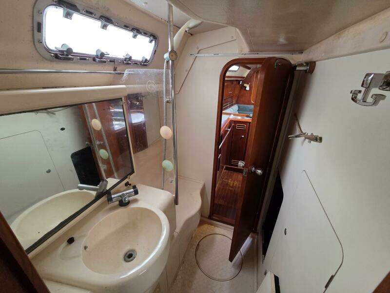 Juels 38ft Moody Yacht For Sale
