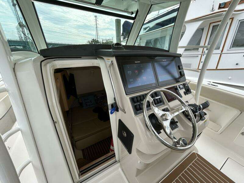 37ft Boston Whaler Yacht For Sale