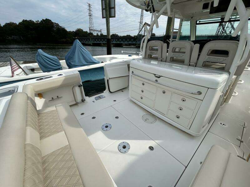 37ft Boston Whaler Yacht For Sale