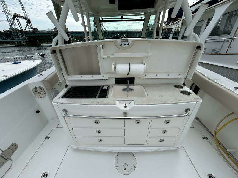 37ft Boston Whaler Yacht For Sale