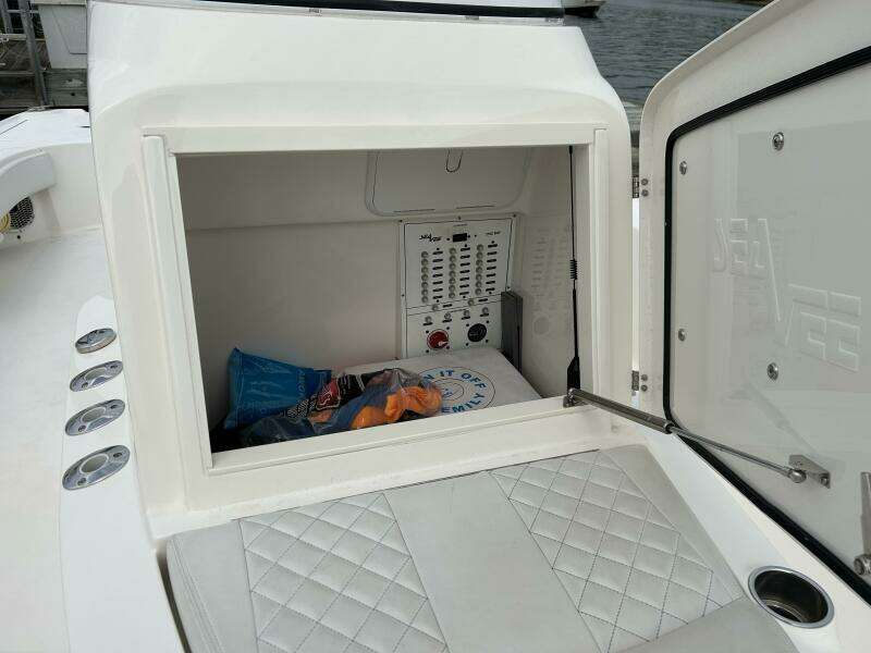 27ft SeaVee Yacht For Sale