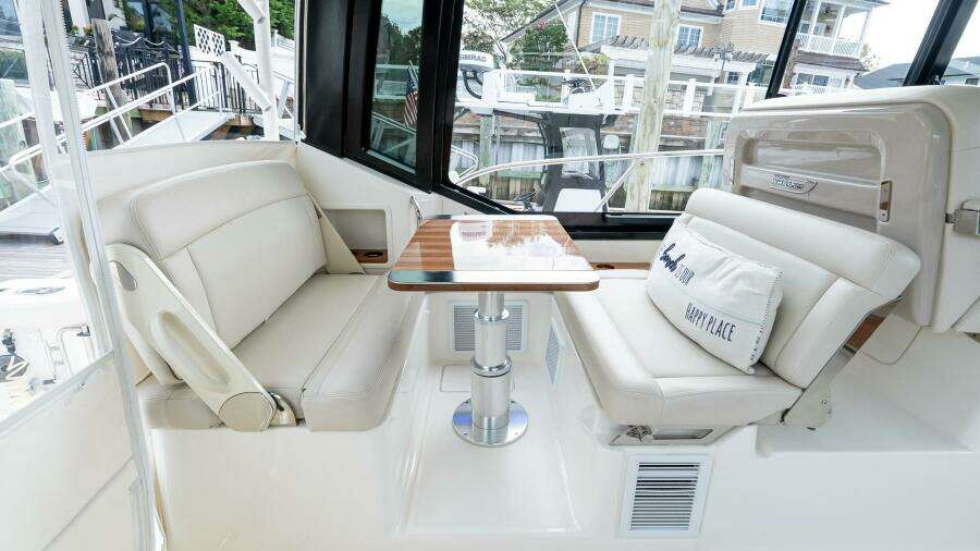 40ft Boston Whaler Yacht For Sale