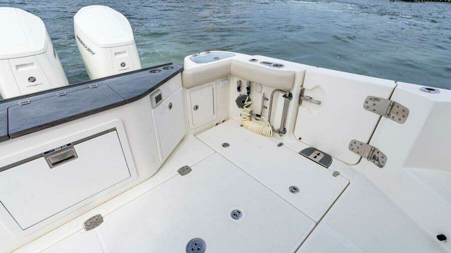 40ft Boston Whaler Yacht For Sale