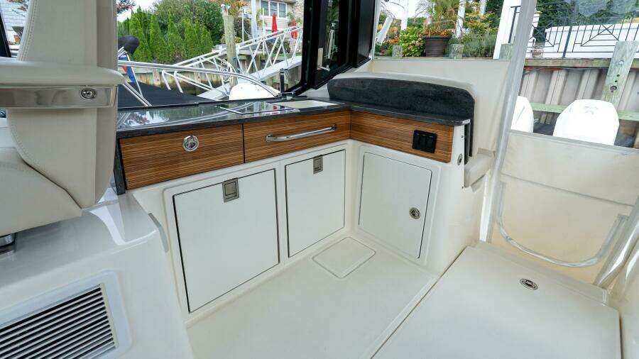 40ft Boston Whaler Yacht For Sale