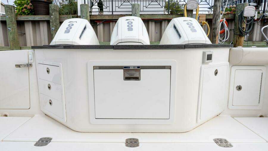 40ft Boston Whaler Yacht For Sale