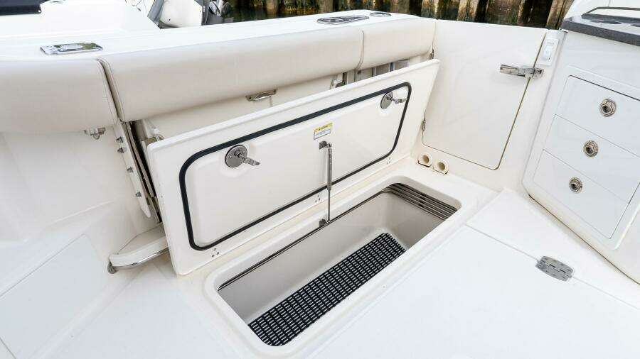40ft Boston Whaler Yacht For Sale