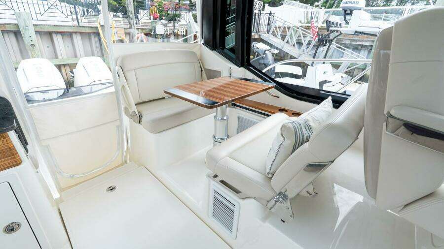 40ft Boston Whaler Yacht For Sale
