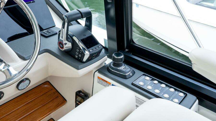 40ft Boston Whaler Yacht For Sale