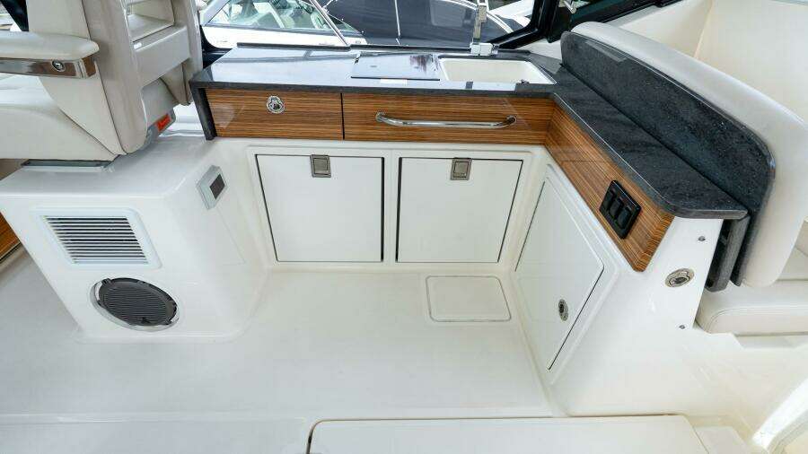 40ft Boston Whaler Yacht For Sale