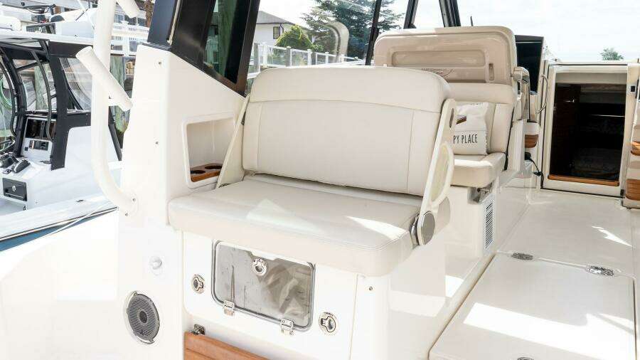 40ft Boston Whaler Yacht For Sale