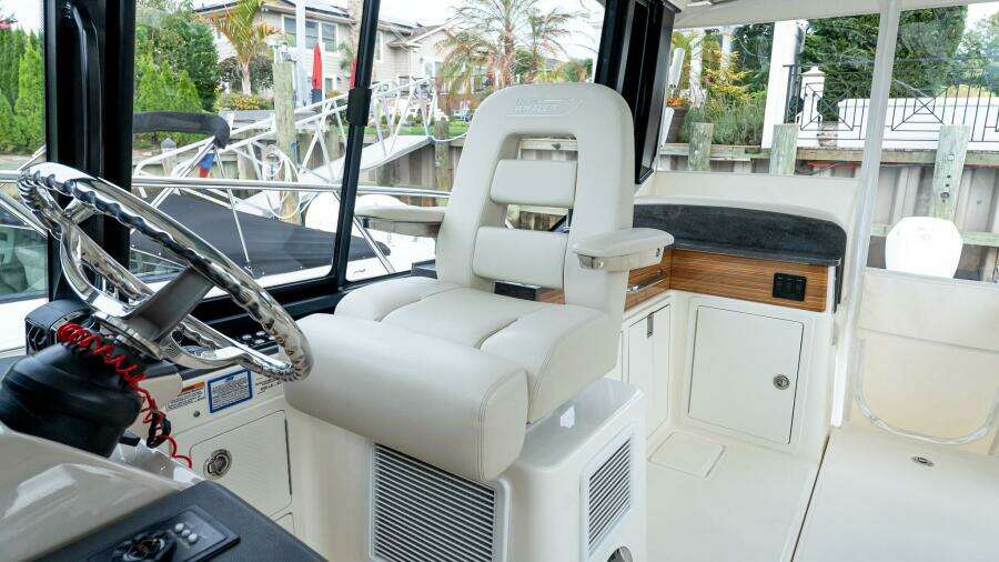 40ft Boston Whaler Yacht For Sale