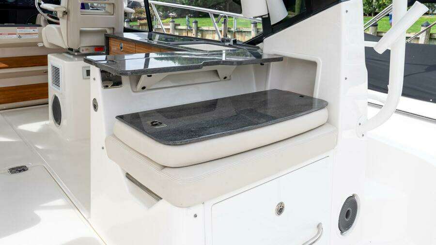 40ft Boston Whaler Yacht For Sale