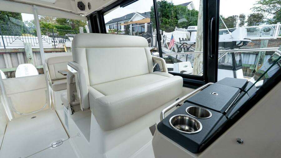 40ft Boston Whaler Yacht For Sale