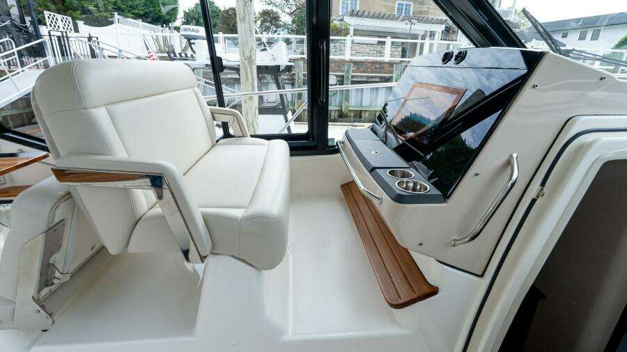 40ft Boston Whaler Yacht For Sale