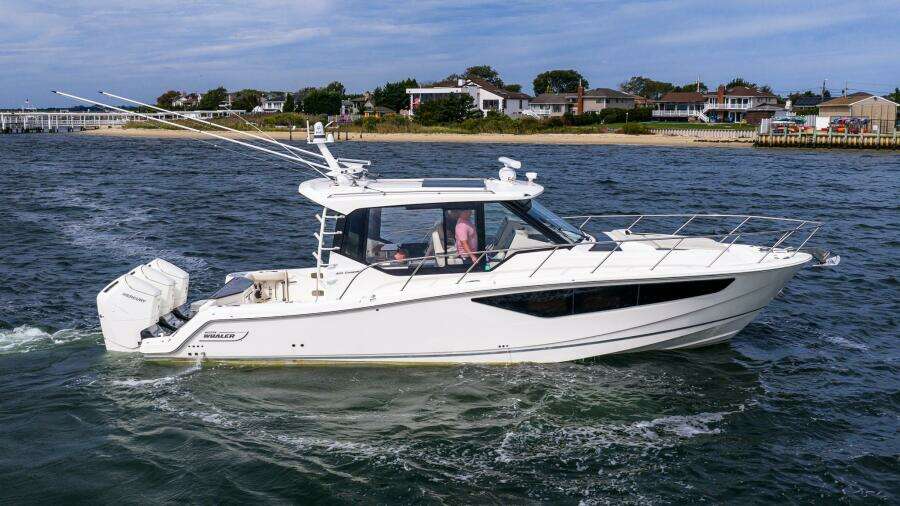 40ft Boston Whaler Yacht For Sale