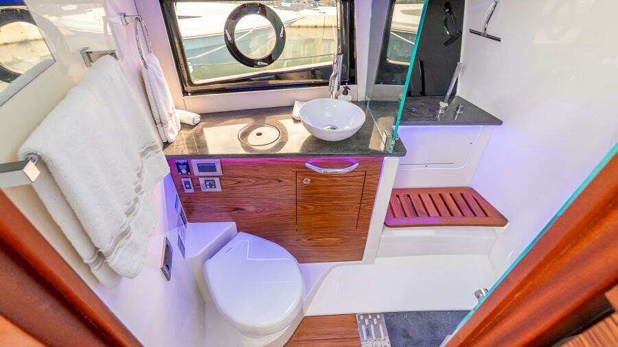 40ft Boston Whaler Yacht For Sale
