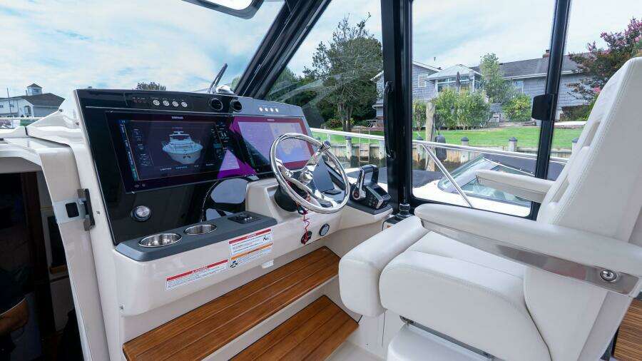 40ft Boston Whaler Yacht For Sale