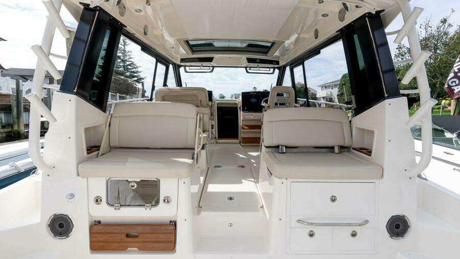 40ft Boston Whaler Yacht For Sale