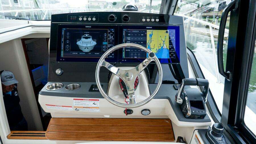 40ft Boston Whaler Yacht For Sale