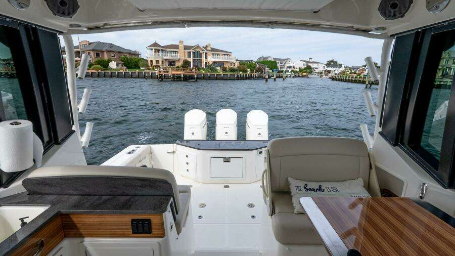 40ft Boston Whaler Yacht For Sale