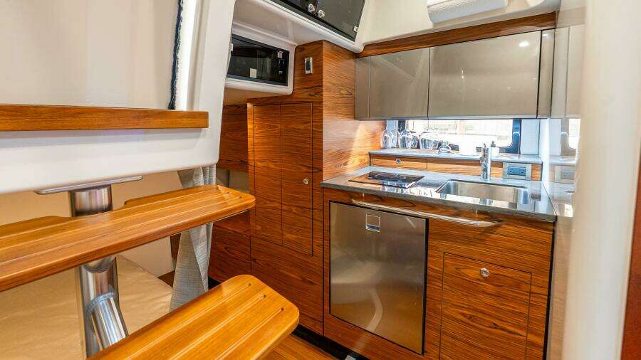 40ft Boston Whaler Yacht For Sale