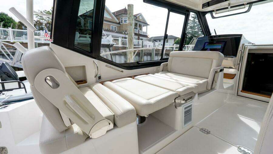 40ft Boston Whaler Yacht For Sale