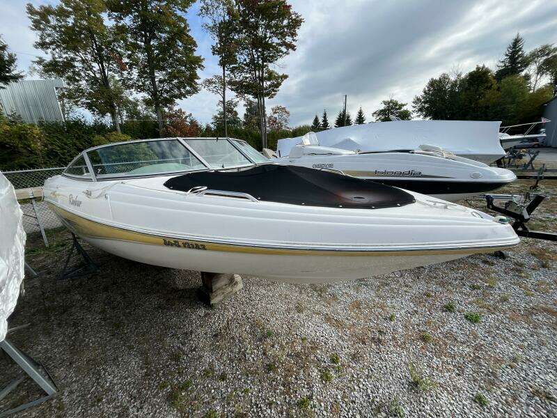 21ft Rinker Yacht For Sale