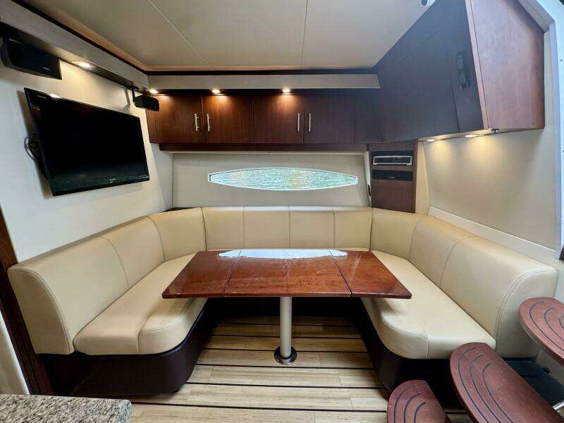 Knot Seine 42ft Regal Yacht For Sale