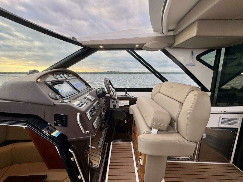 Knot Seine 42ft Regal Yacht For Sale