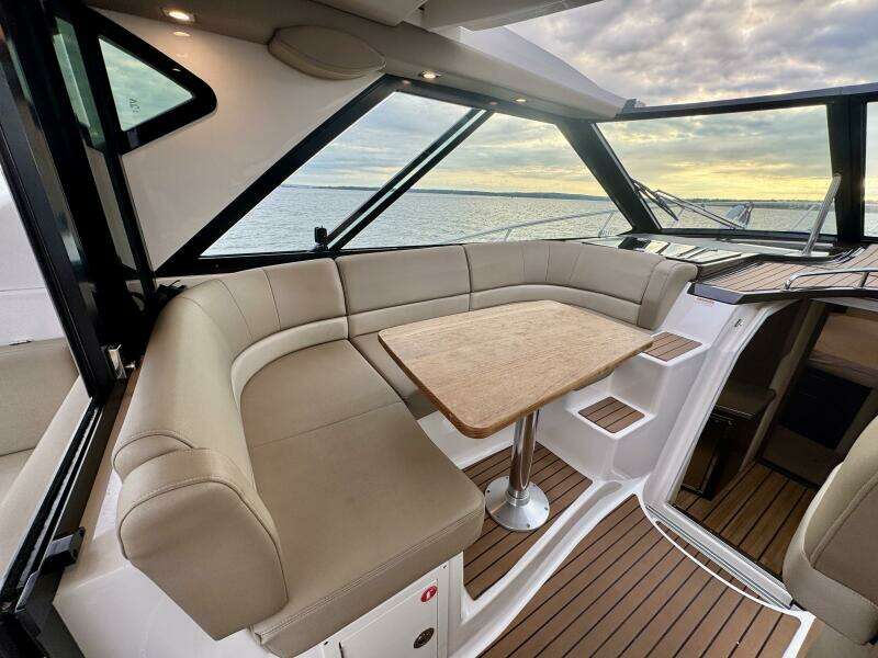 Knot Seine 42ft Regal Yacht For Sale