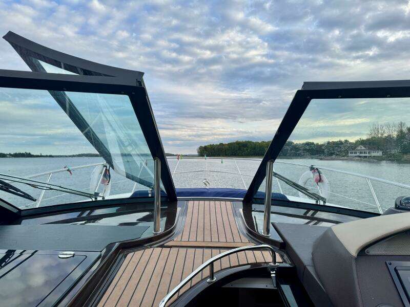 Knot Seine 42ft Regal Yacht For Sale