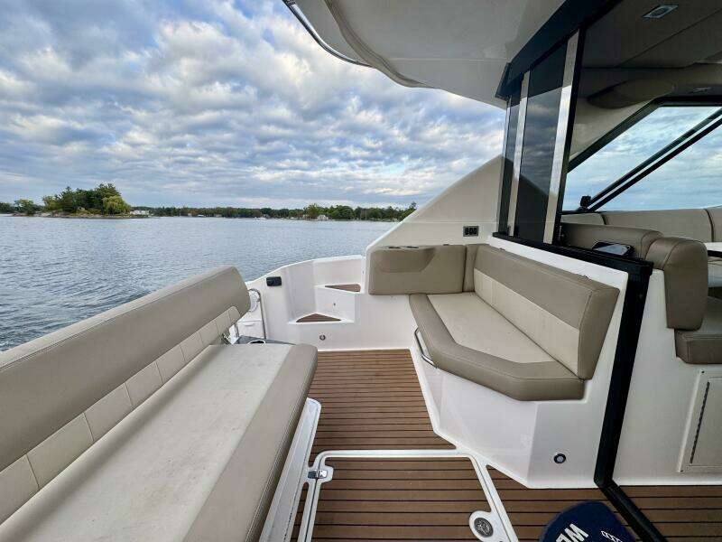 Knot Seine 42ft Regal Yacht For Sale