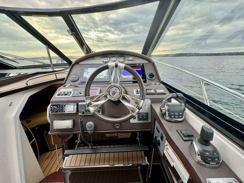 Knot Seine 42ft Regal Yacht For Sale