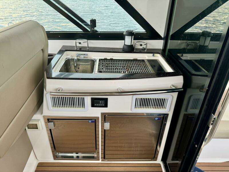 Knot Seine 42ft Regal Yacht For Sale