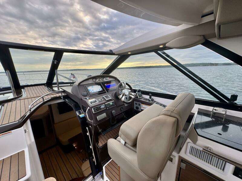 Knot Seine 42ft Regal Yacht For Sale