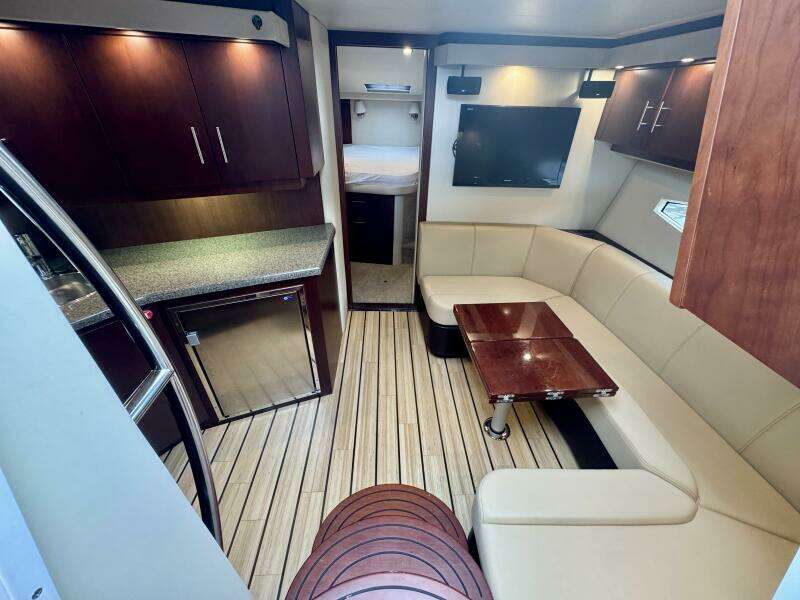 Knot Seine 42ft Regal Yacht For Sale