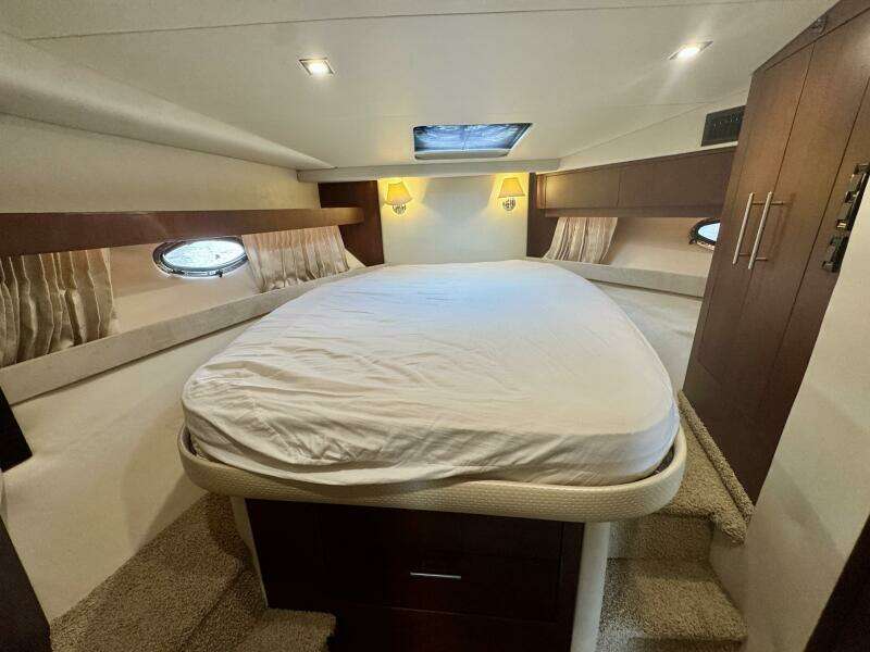 Knot Seine 42ft Regal Yacht For Sale