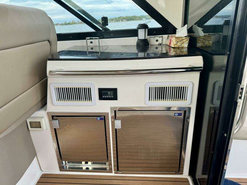 Knot Seine 42ft Regal Yacht For Sale