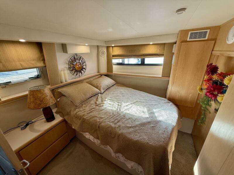 35ft Carver Yacht For Sale