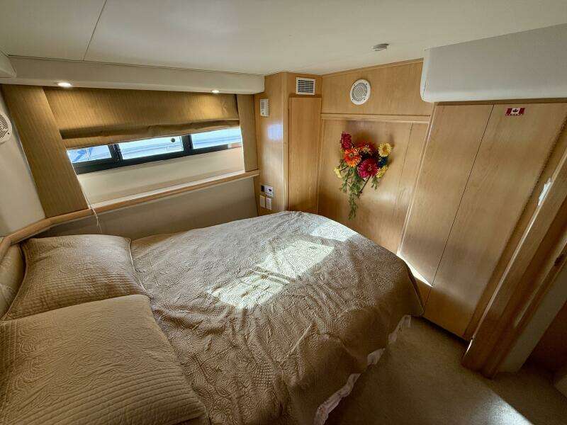 35ft Carver Yacht For Sale