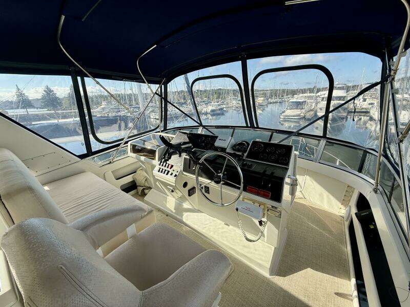 35ft Carver Yacht For Sale