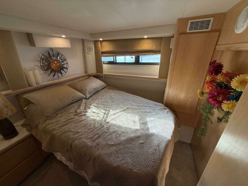 35ft Carver Yacht For Sale