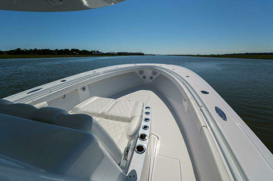 Onslow Bay TE Pelagic Predator- Bow