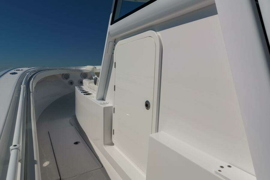 Onslow Bay TE Pelagic Predator- Center Console