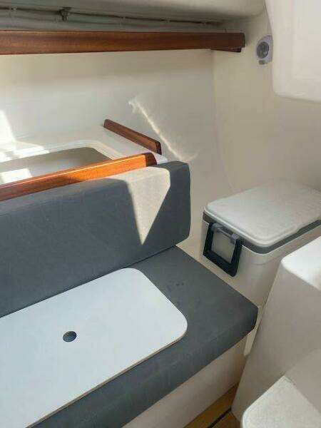 With a J 28ft J Boats Yacht For Sale