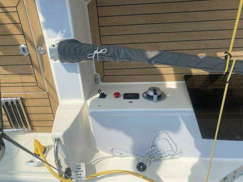 With a J 28ft J Boats Yacht For Sale